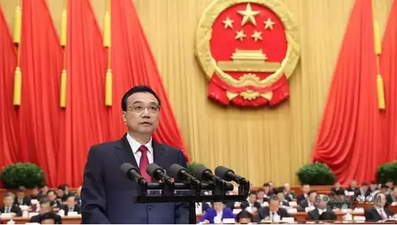 Premier Li Keqiang: Memberi keutamaan kepada perlindungan penjanaan tenaga boleh diperbaharui Internet