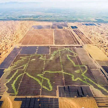 Gambar-gambar yang luar biasa menunjukkan ladang suria yang mencatatkan rekod $ 2.1 bilion di China yang menunjukkan corak kuda apabila dilihat dari atas